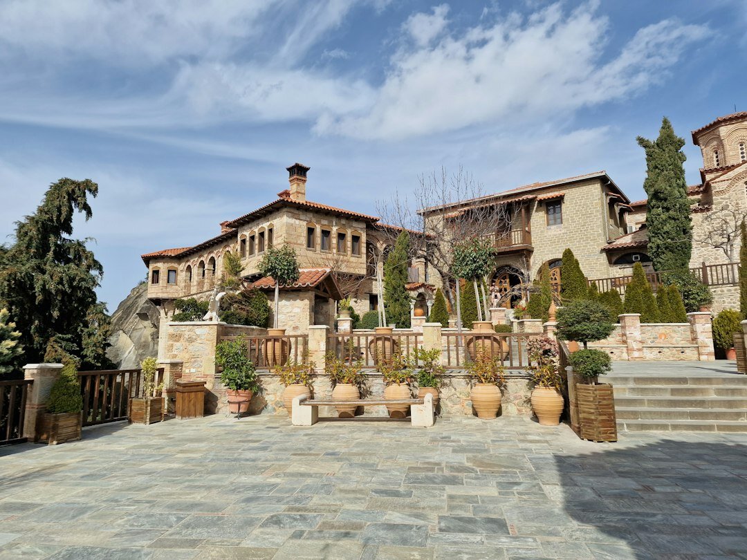 celebrity mansion exterior