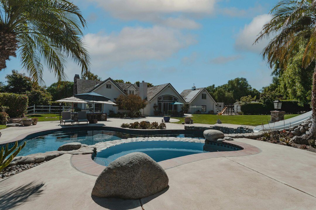 celebrity mansion garden
